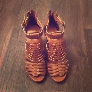 American Eagle heels